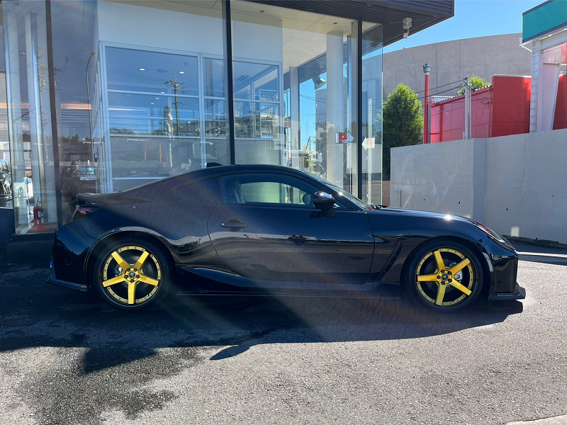 納車ぶろぐ】BLACK×GOLD 黄金に輝くGR86 4本出しマフラー ｜ KUHL(クール)