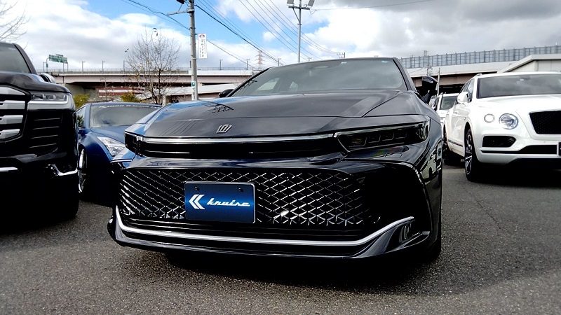 新型クラウン 前方