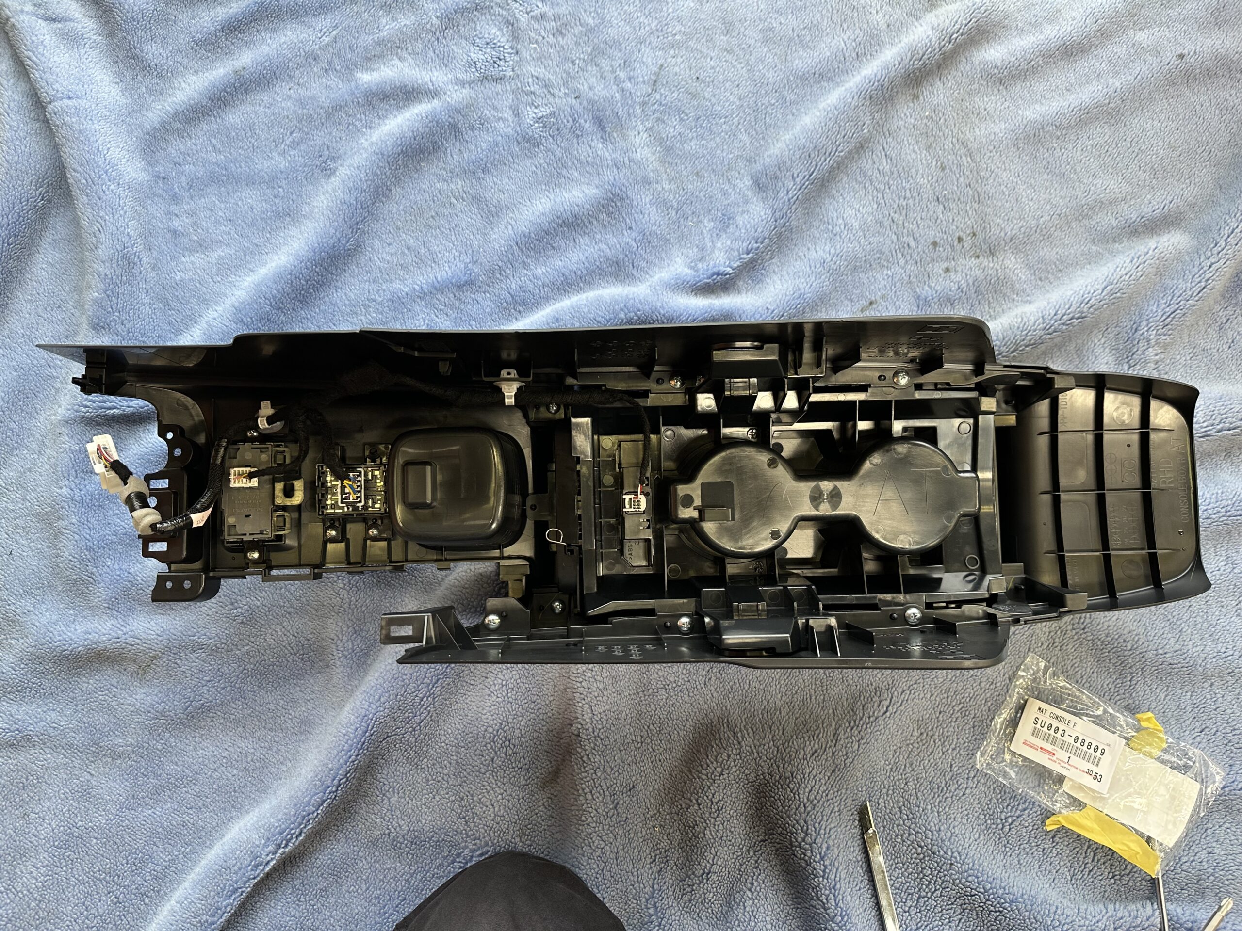 gmお取り置き MT/GR86のセンターコンソールを交換しました ｜ KUHL(クール)