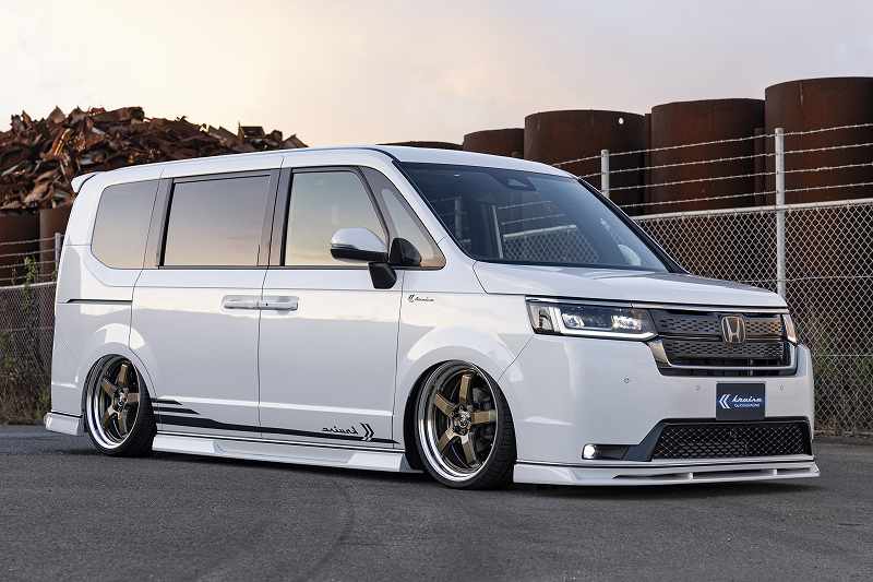 新型ステップワゴン用エアロ・4本出しマフラー仕様完成！ガソリン・e