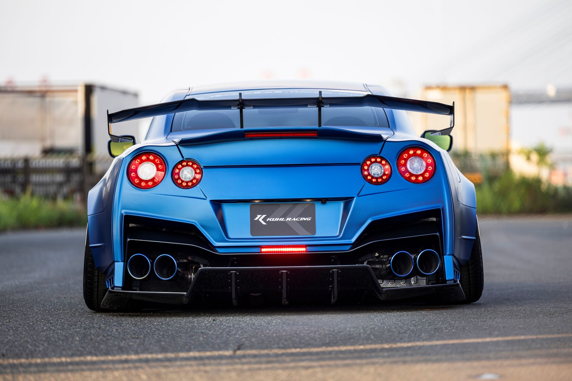 新製品情報】R35GT-R用新作GTウイング完成！KUHLスワンネックGT