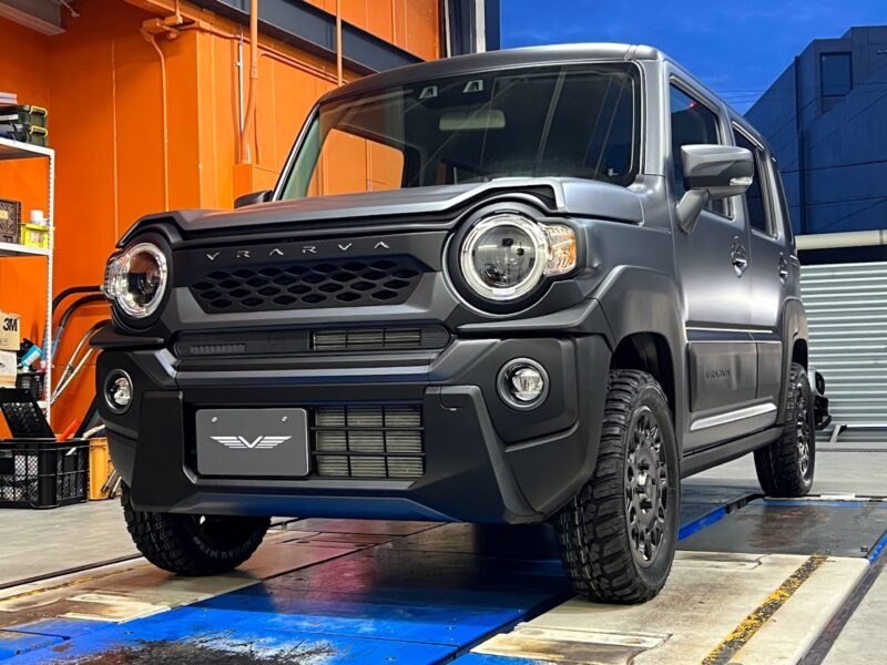 スズキ・ハスラーのコンプリートカーであるブラーバのイオのフロント写真