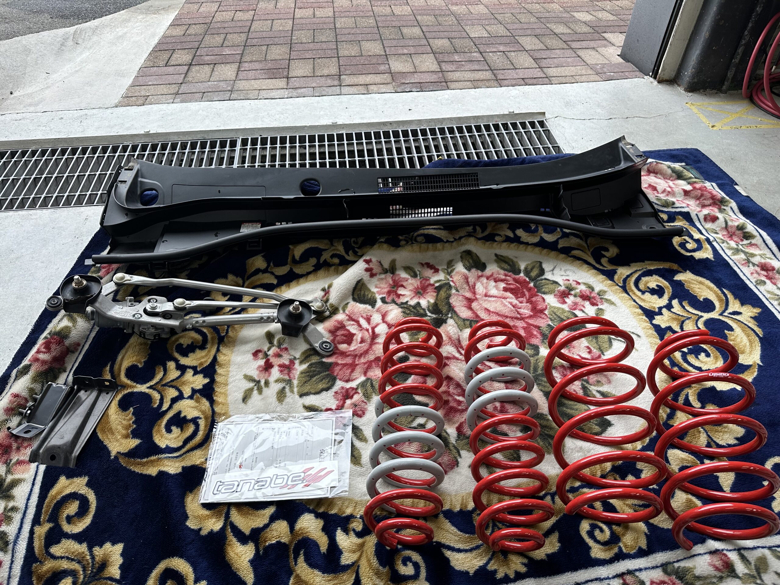 C-HRフロントサスペンション取り外し リフトアップスプリング取り付け タナベリフトアップスプリングup210