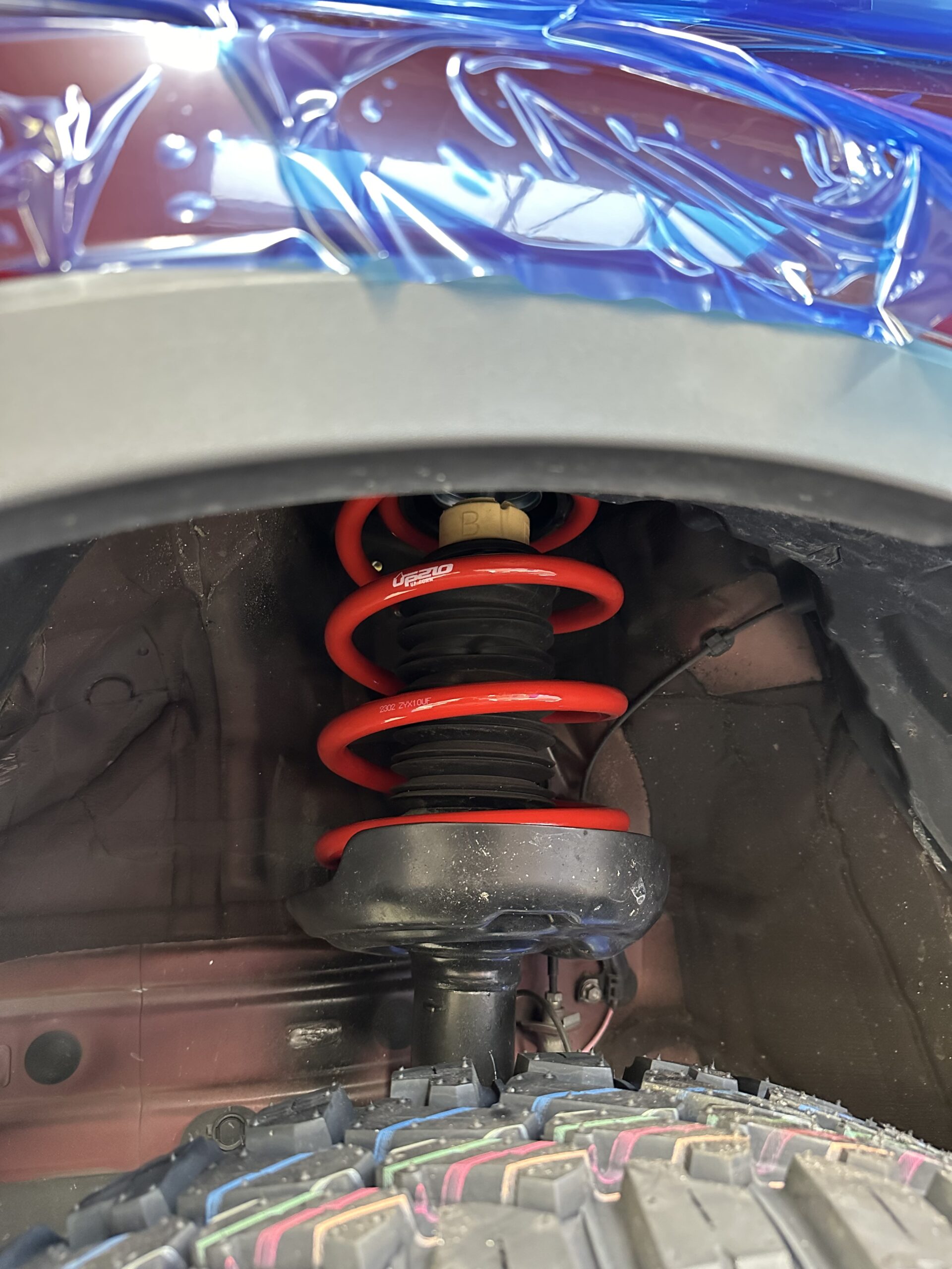 C-HRフロントサスペンション取り付け リフトアップスプリング取り付け タナベリフトアップスプリングup210 純正スプリング取り外し