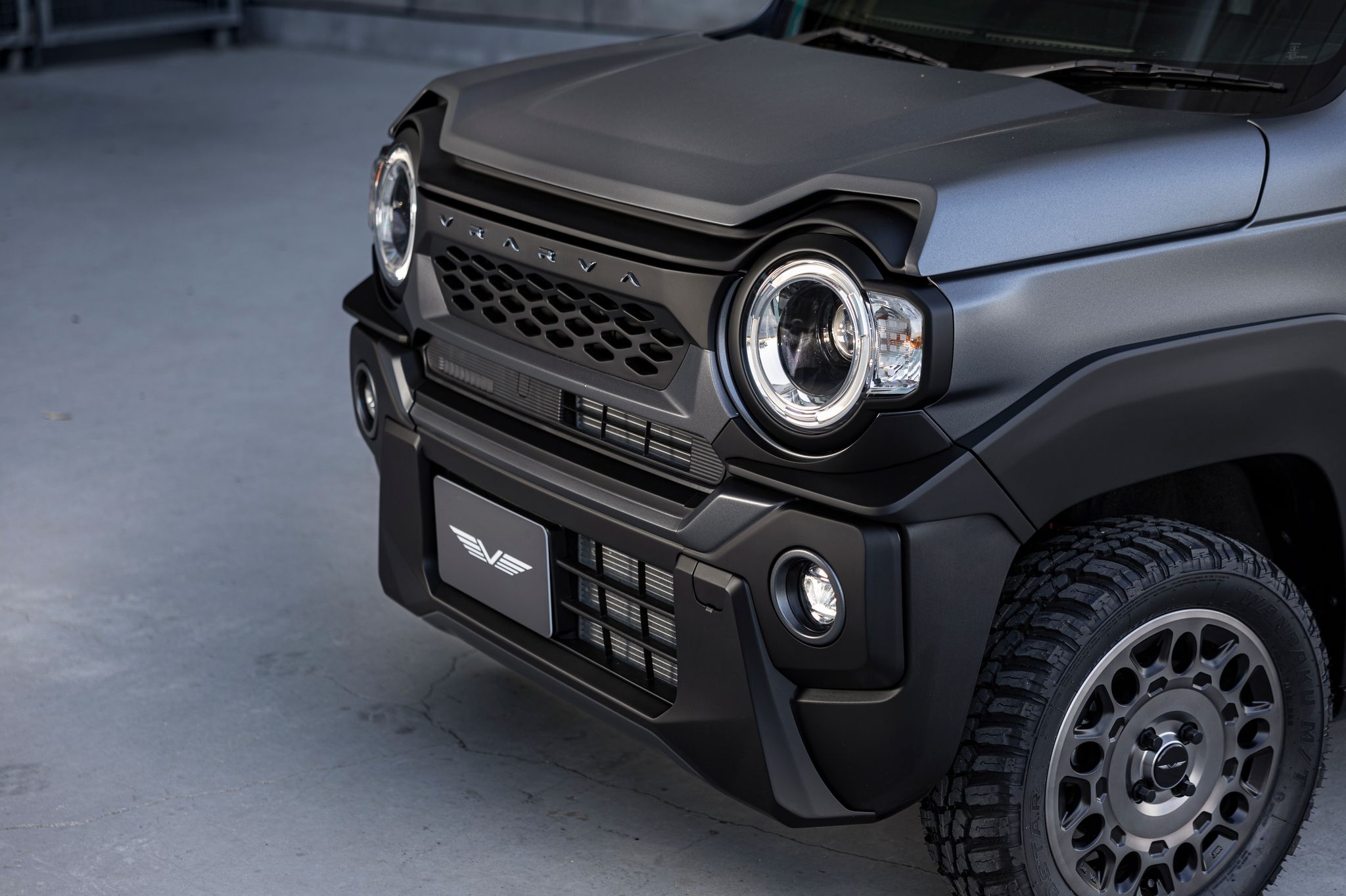 精悍さと未来感を演出するフロントフェイス