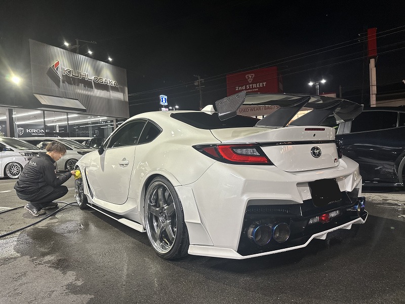 KUHL大阪 メカニックブログ GR86 ミドルマウントGTウィングの取付