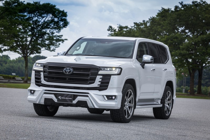 KUHLのランドクルーザー300のデモカー