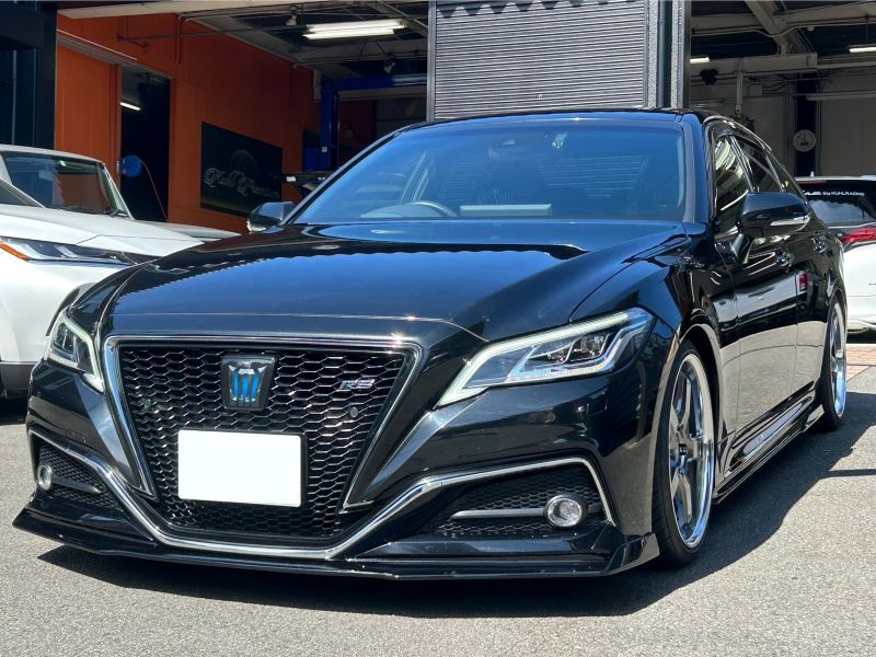 いつかはクラウン！ローダウンスタイルが超似合う王道セダン「220系