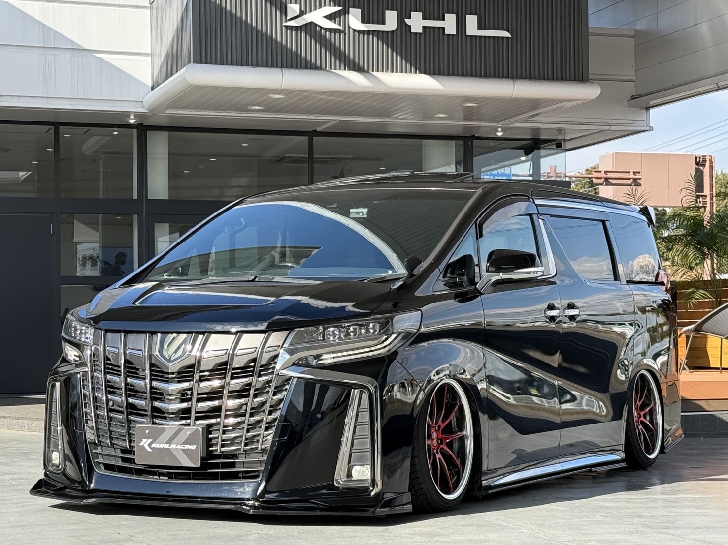 特選車情報 part2】30アルファード Sタイプゴールドが入庫しました