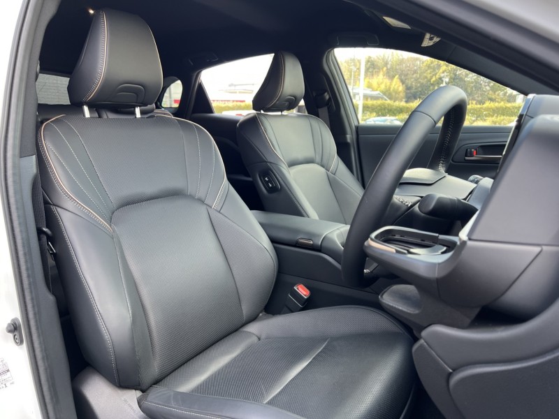 販売中のクラウンスポーツのシート