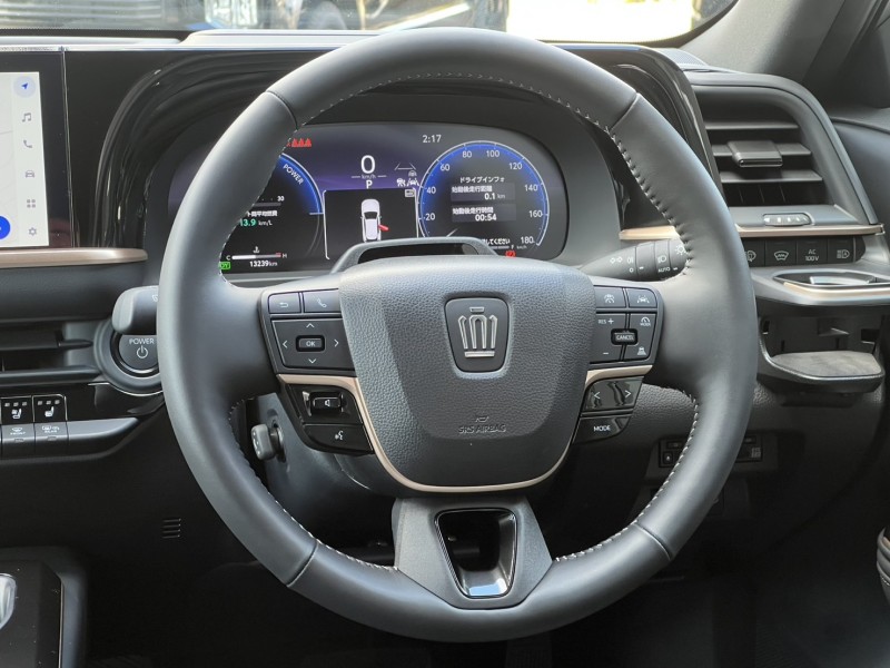 販売中のクラウンスポーツのステアリング