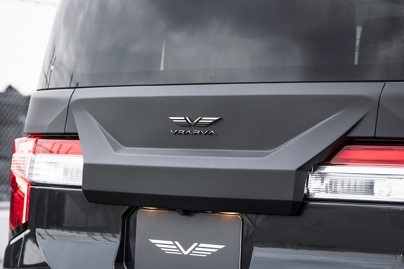 デリカD5ベースカスタマイズカー「VRARVA ORCUSⅡブラーバオーカス