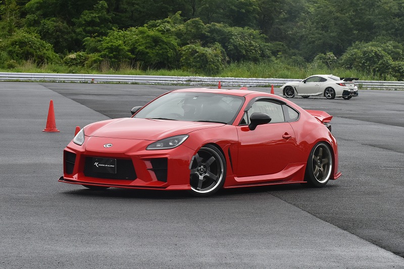 KUHLデモカーによりドリフトレッスンの様子