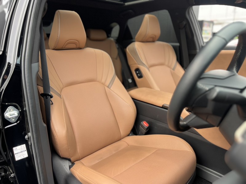 KUHL KARS AICHIにて販売中のクラウンスポーツのシート