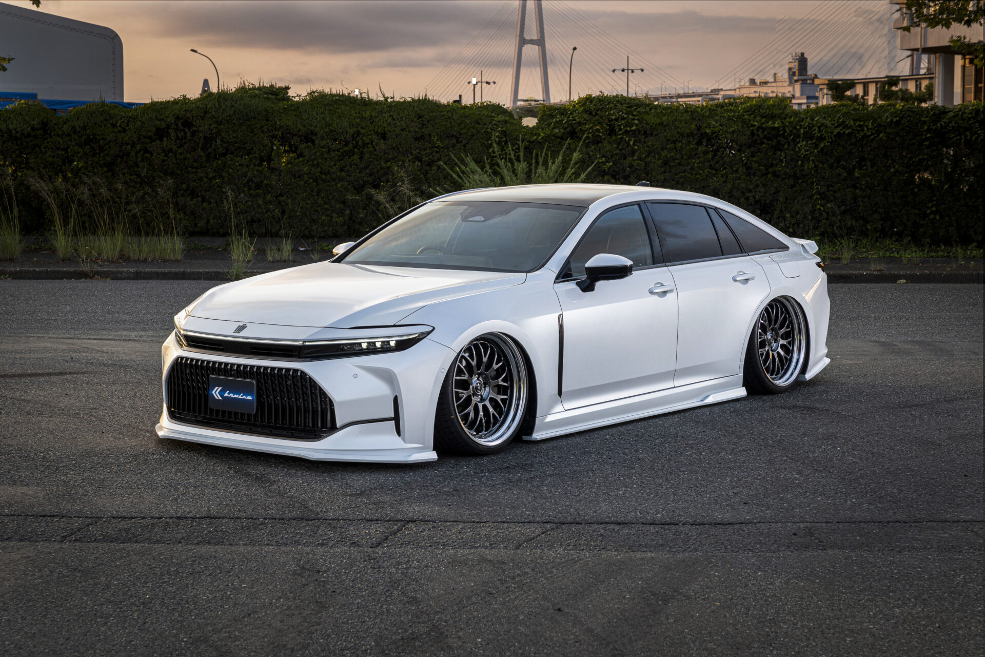 CROWN SEDAN KRUISE KR-SH32RR CROWN SEDAN