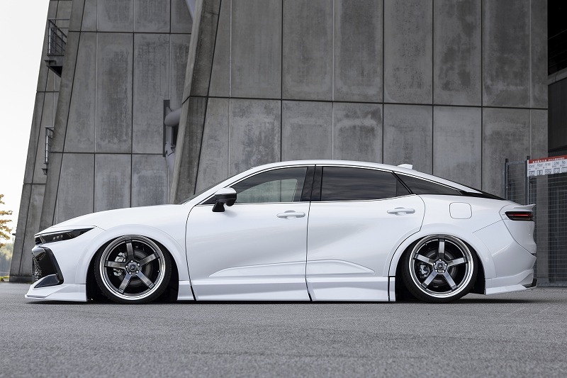 クラウン(スポーツ・クロスオーバー・セダン)にカスタマイズパーツの