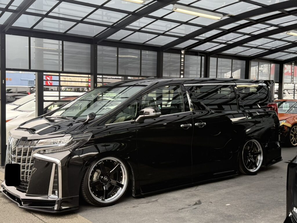 30アルファード
30AL
エアサス
エアーサスペンション
フルエアロ
カスタム
4本出しマフラー