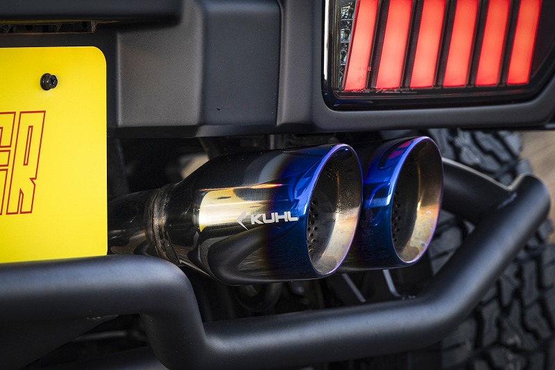 ジムニーシエラ KUHL BLOCKER「IRON BUILD」のスラッシュ4テールマフラー