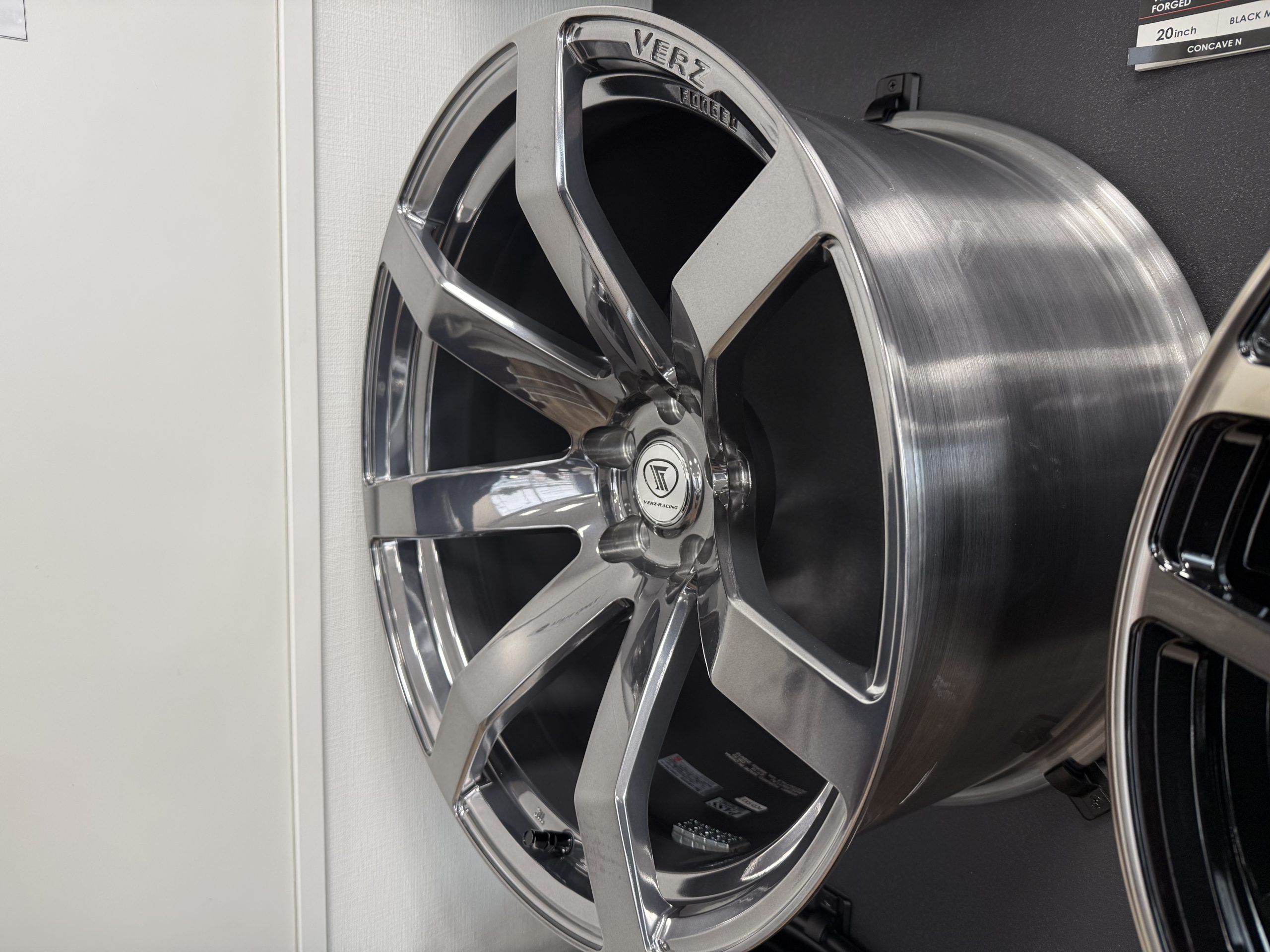 福岡店ホイール展示入れ替え｜VERZ最新モデル追加 ｜ KUHL(クール)