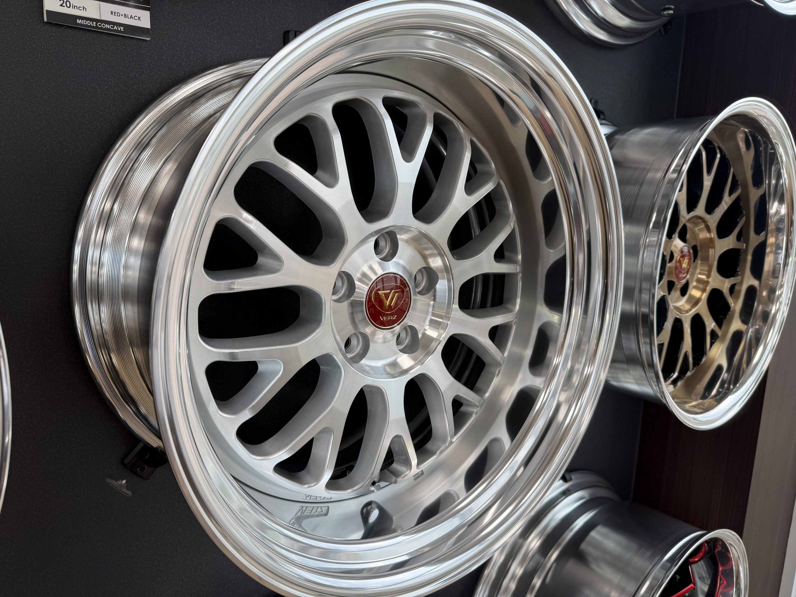福岡店ホイール展示入れ替え｜VERZ最新モデル追加 ｜ KUHL(クール)