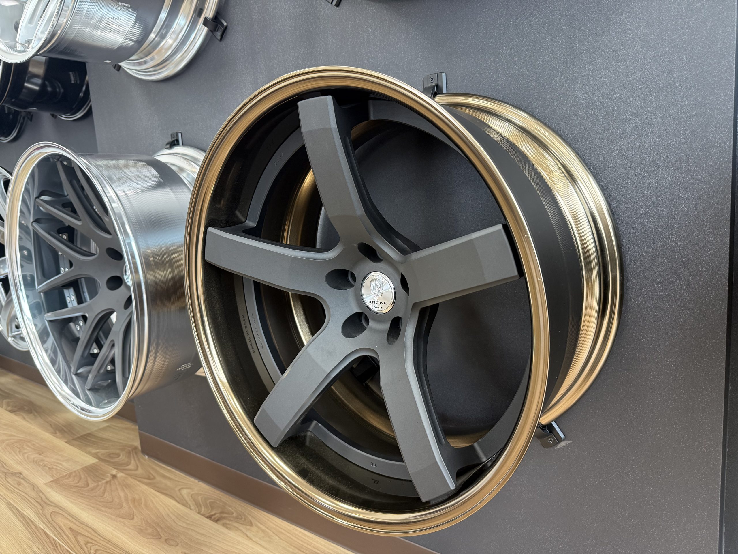 福岡店ホイール展示入れ替え｜VERZ最新モデル追加 ｜ KUHL(クール)