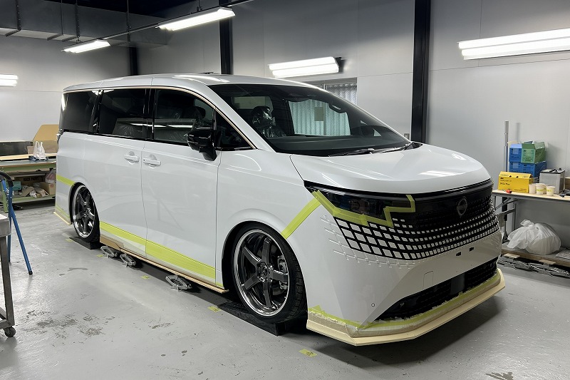 新型エルグランドのKRUISEコンプリートカーのエアロ開発の様子