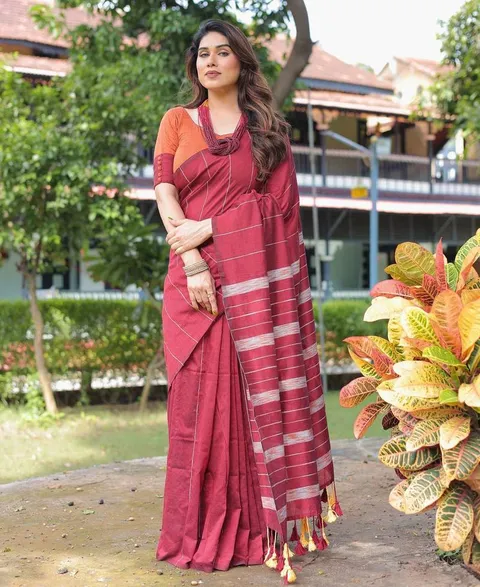 Durga red cototn saree with blouse