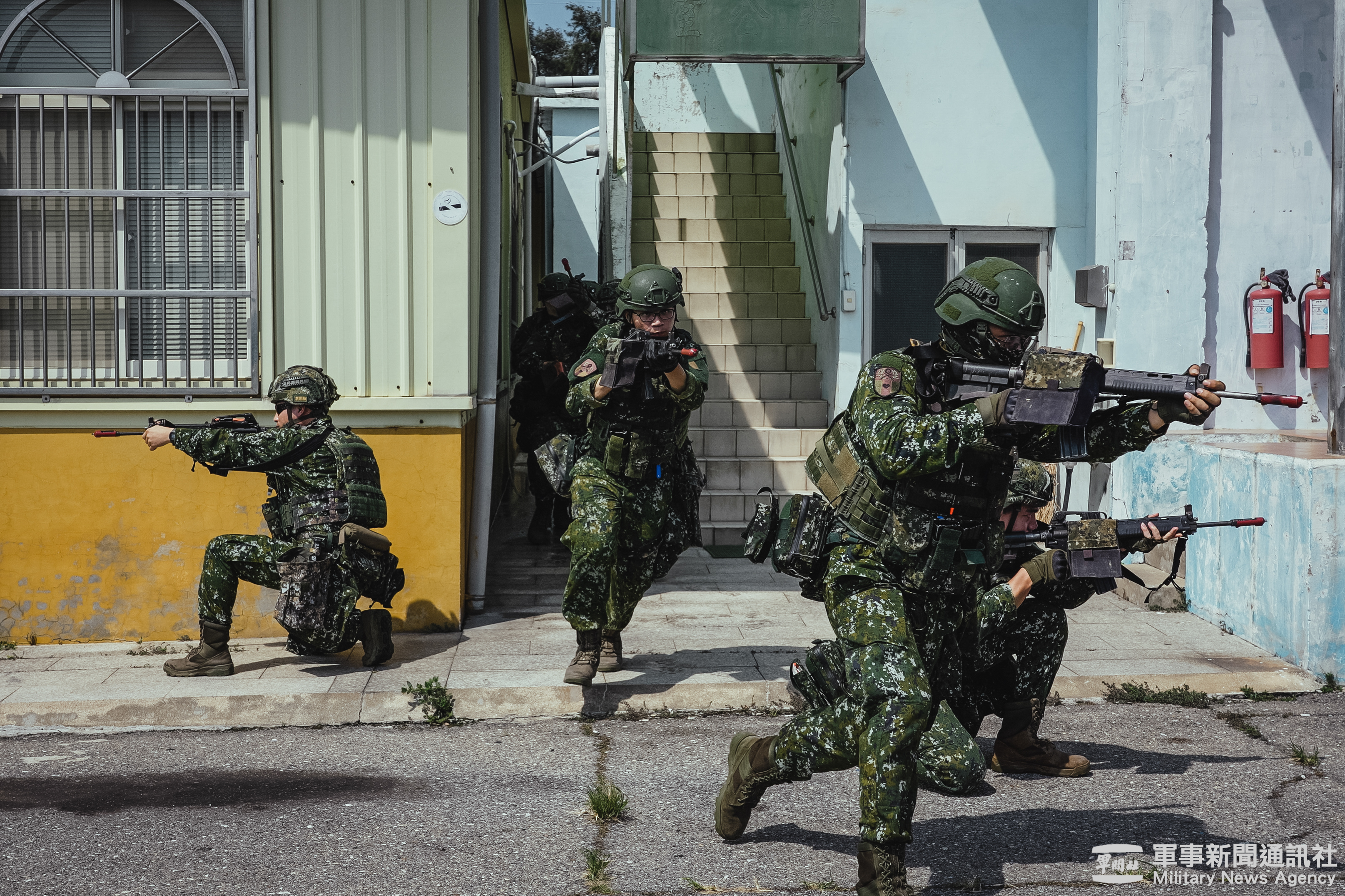 軍人節專題】難開的彈袋、滑動的護具國軍的武器與戰袍，成為抗敵