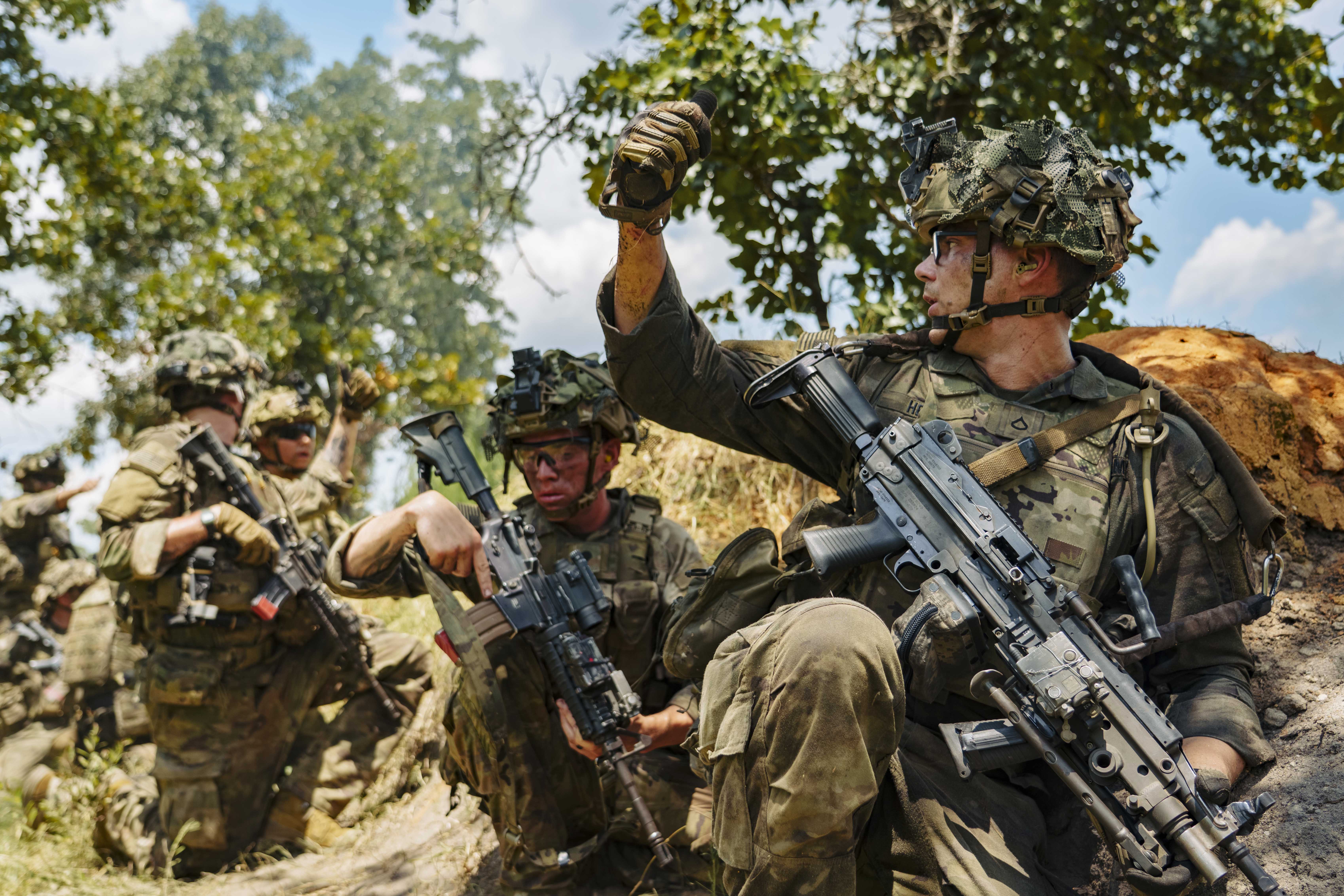 軍人節專題】難開的彈袋、滑動的護具國軍的武器與戰袍，成為抗敵