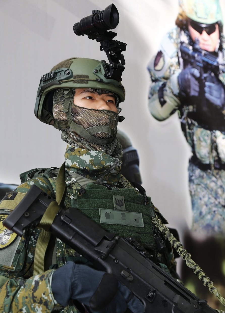 軍人節專題】難開的彈袋、滑動的護具國軍的武器與戰袍，成為抗敵