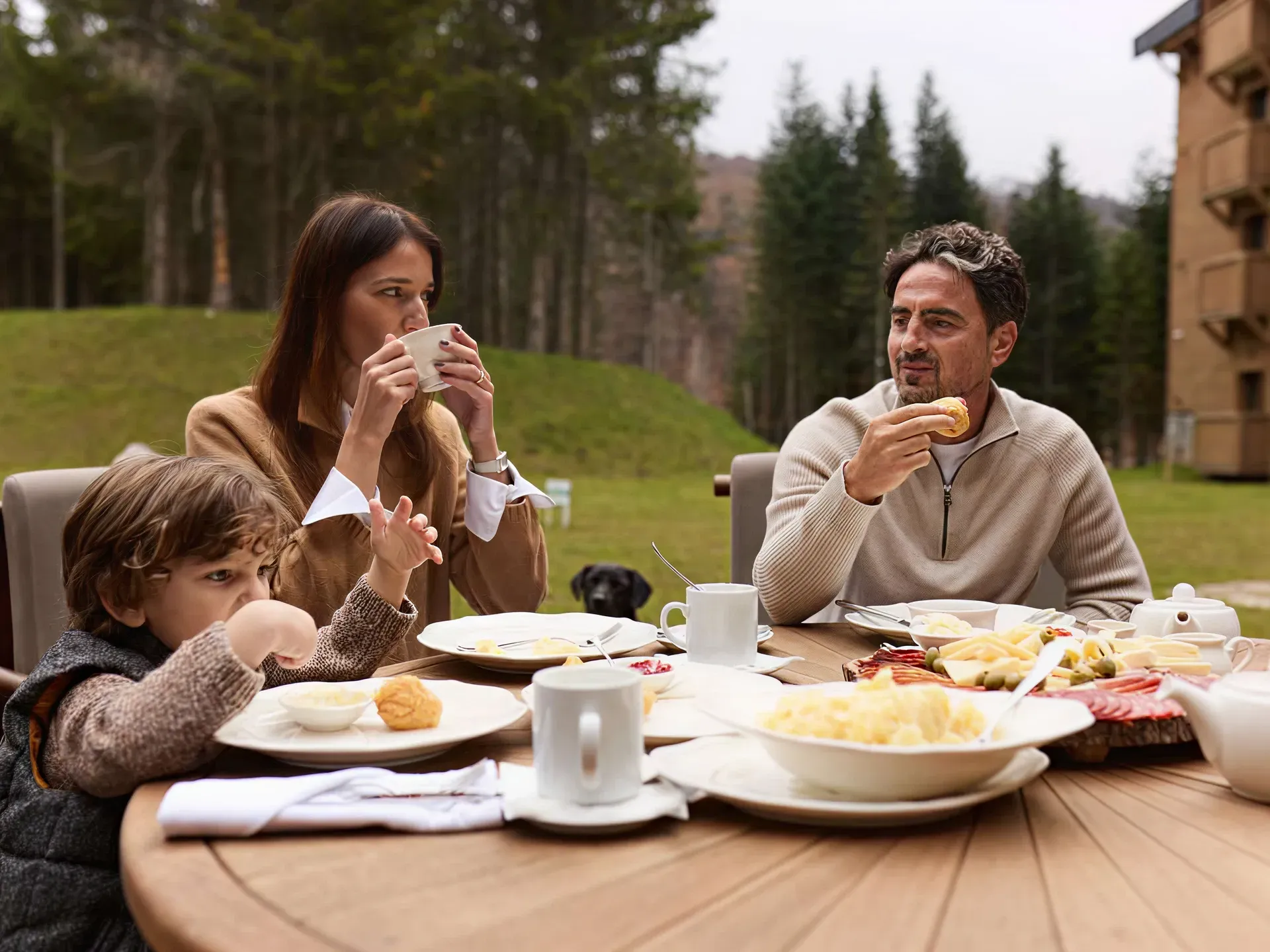 Fine dining and après-ski lounges