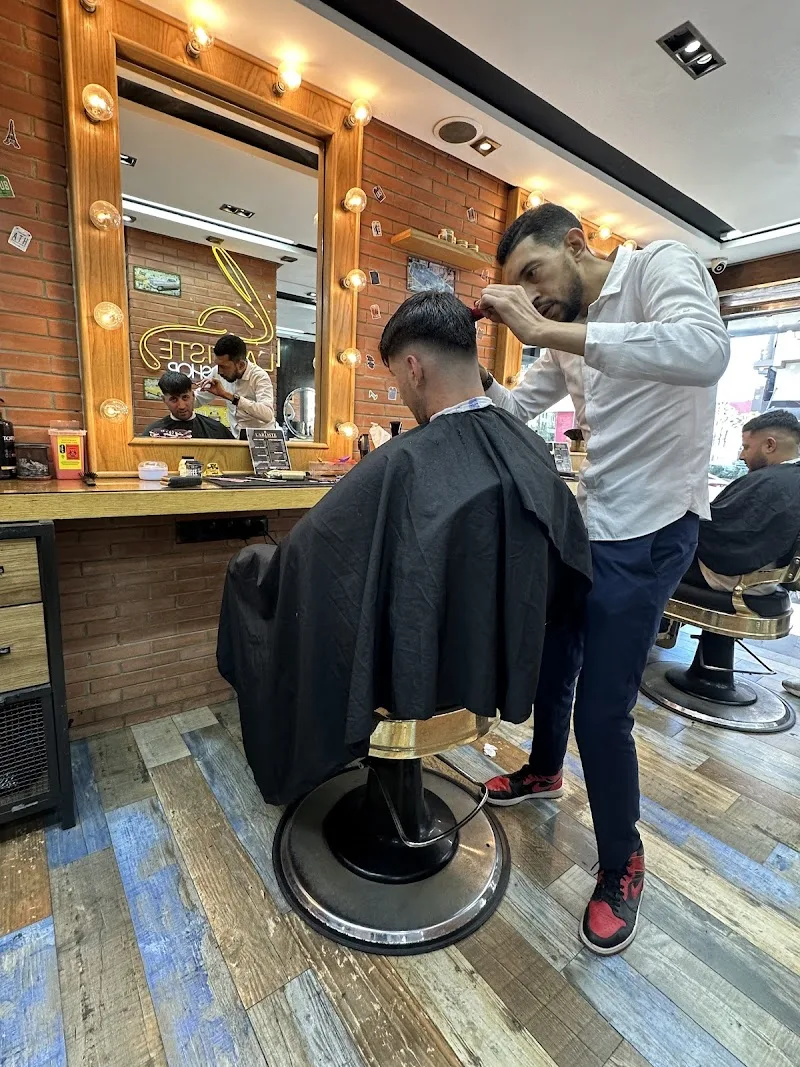 Salon main photo