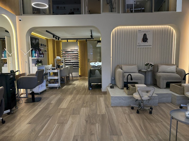 Salon main photo
