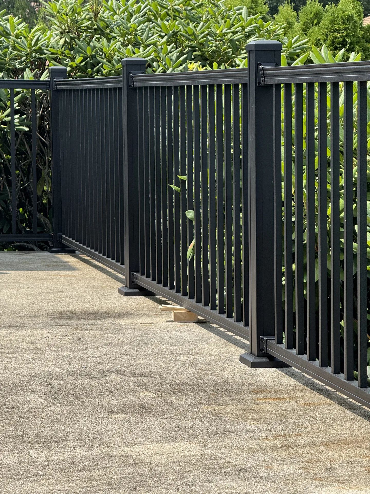 New aluminum patio railing