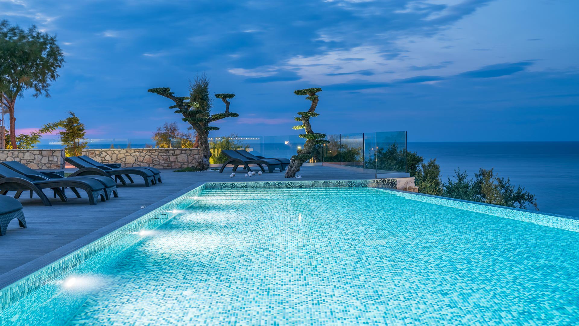 The snack bar and pool at night in Kymothoe Elite Suites in Zante