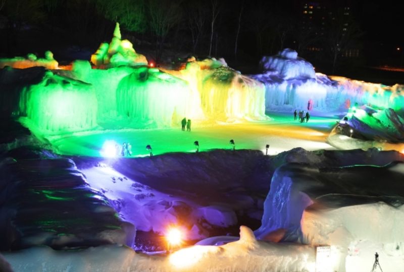 Sounkyo Onsen Ice Fall Festival 