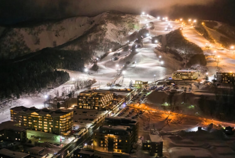 The joy of night skiing