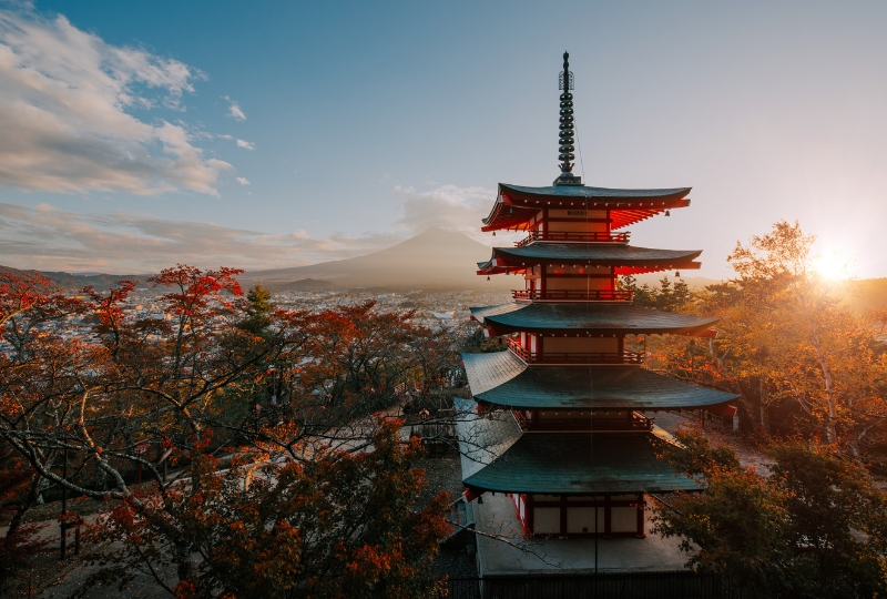 When does the sun rise in Japan in October?