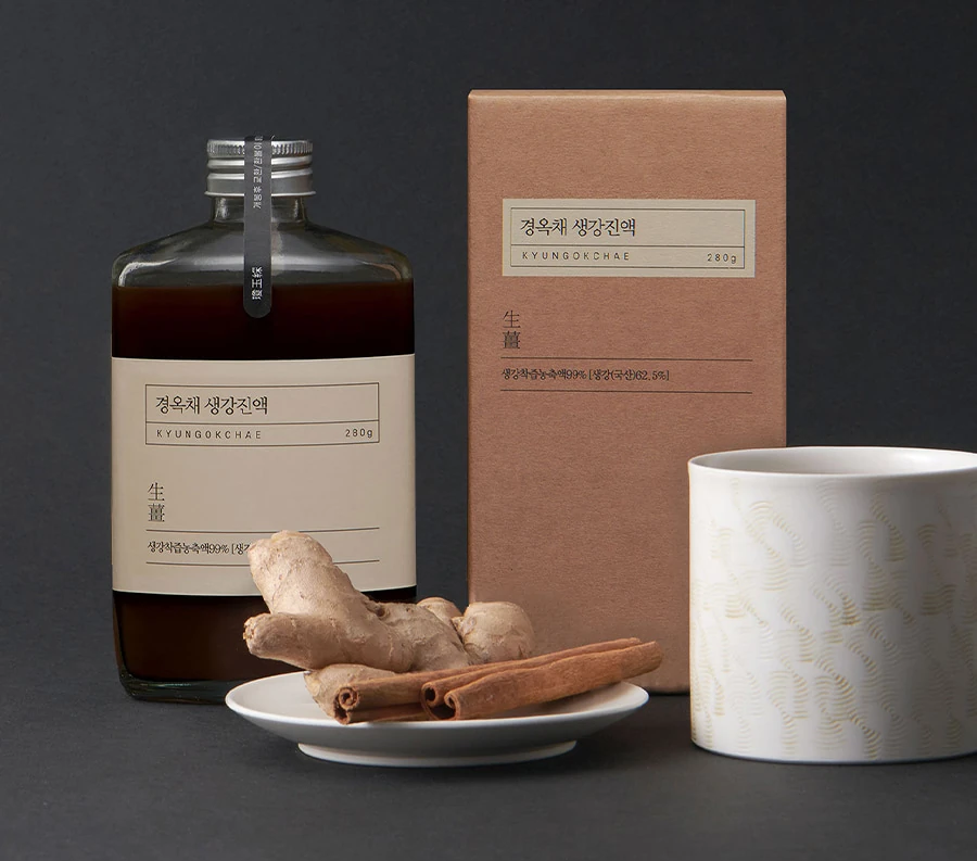 생강진액제품과찻잔