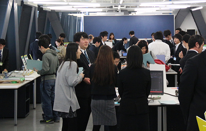 1 022社 2 855名の人気企業担当者に直接アピール 就職作品プレゼンテーション ニュース 専門学校 Hal東京