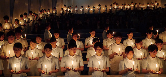 学びのポイント｜看護の道を進む学生を応援する神聖なセレモニー｢戴灯式｣