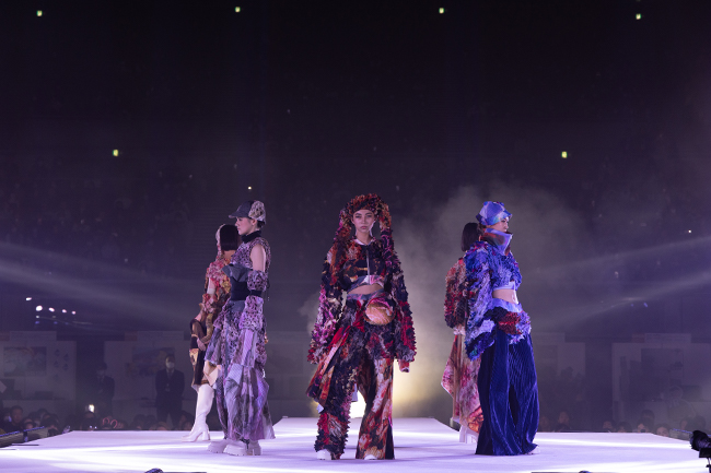大阪モード学園未来創造展2024ファッション部門グループ大賞受賞作品