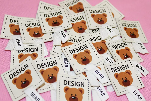 Нашивки та лейби