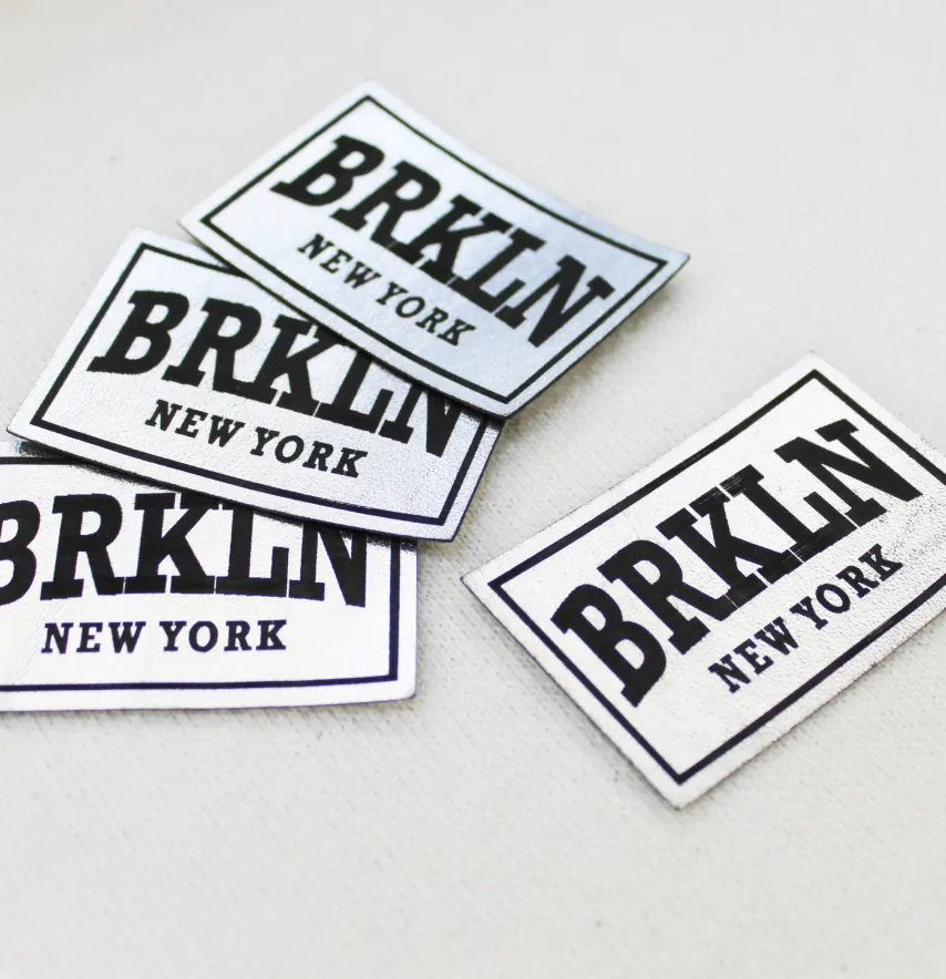 Нашивка "BRKLN" 60*40 мм серебряного цвета-1