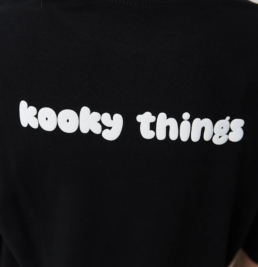 Женская футболка оверсайз "Kooky things" черного цвета.-3