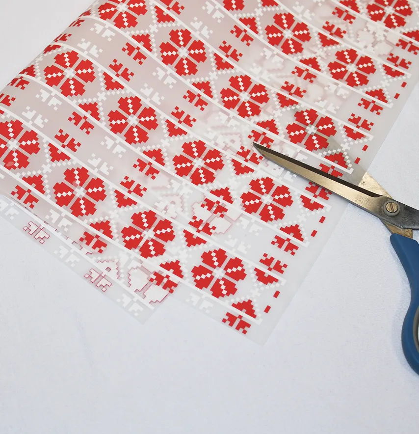 Термоналіпка "Вишиванка" лист біла з червоним 28*38 см-1