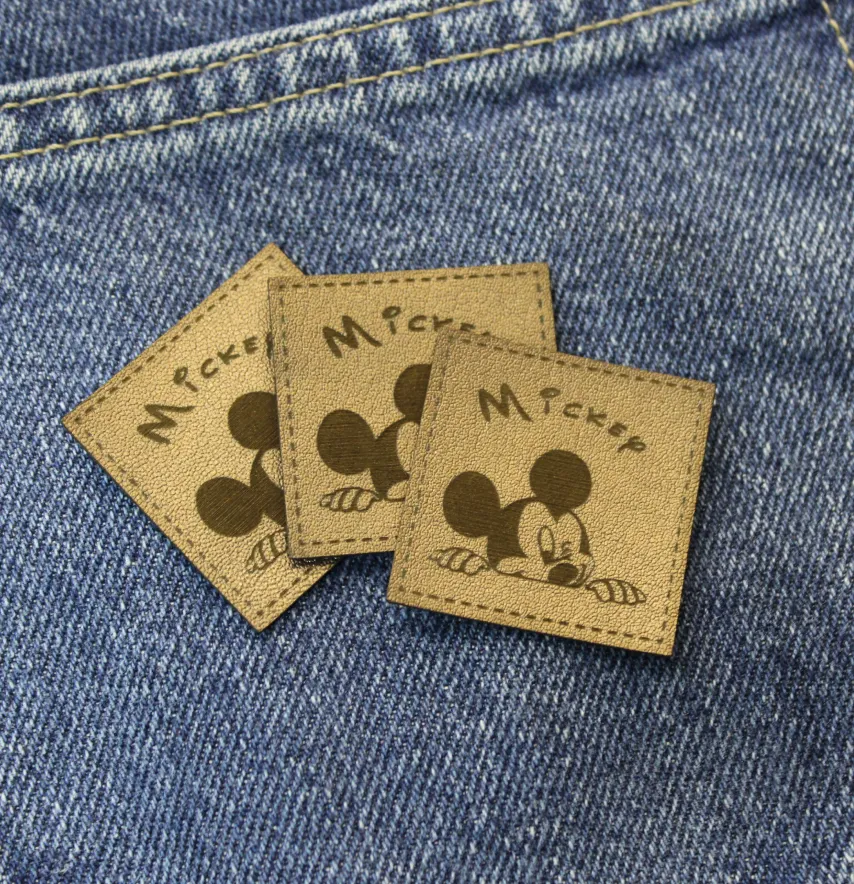 Нашивка "Mickey" підморгує 35*35 мм бронзового кольору-1