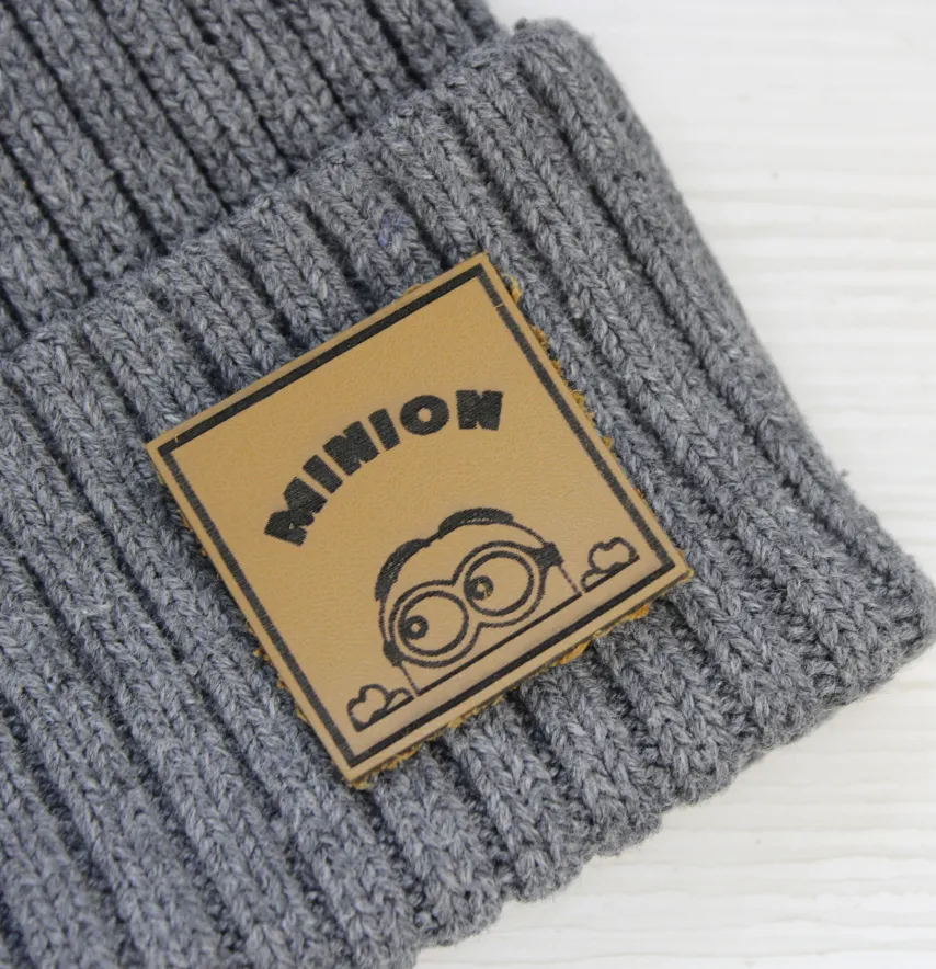 Нашивка "Minion" 35*35 мм светло-коричневого цвета-1
