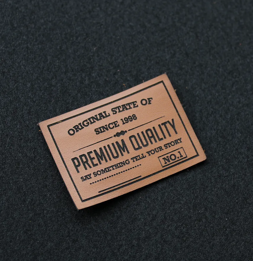 Нашивка "Premium quality" 60*42 мм світло-коричневого кольору-0