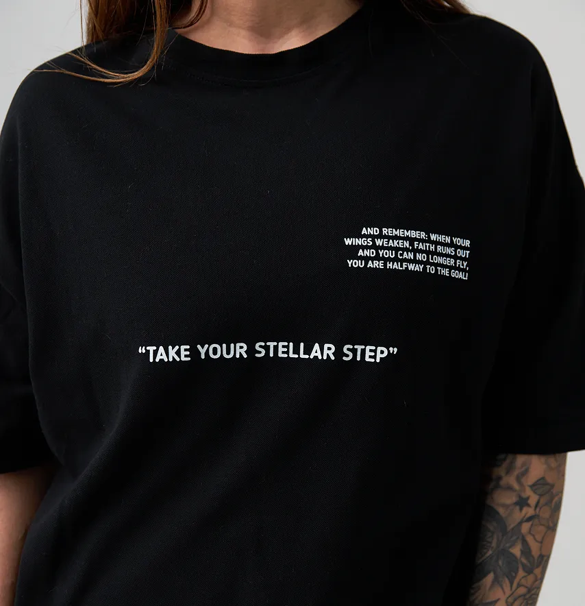 Футболка жіноча оверсайз "Take your Stellar Step" чорного кольору-1